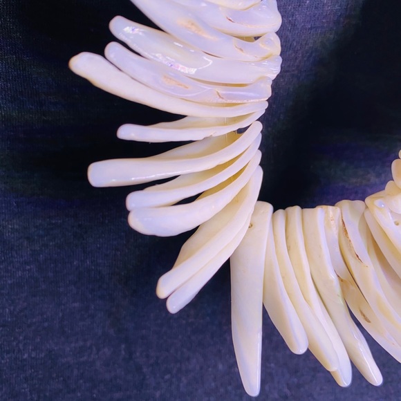 Shell Necklace - Picture 4 of 5